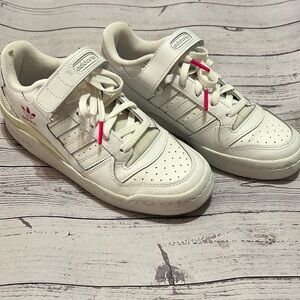 Gently used. Women’s Addidas sneakers. White/fuschia trim  Sz 8